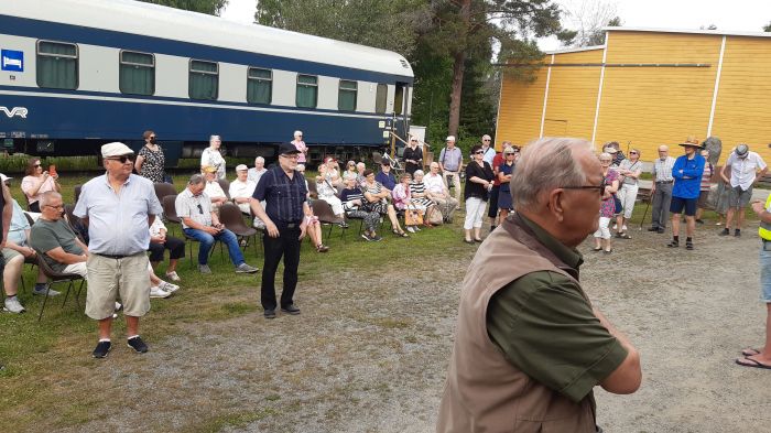 Haapamäen veturipuisto
Luento jatkuu ja yleisö kuuntelee
