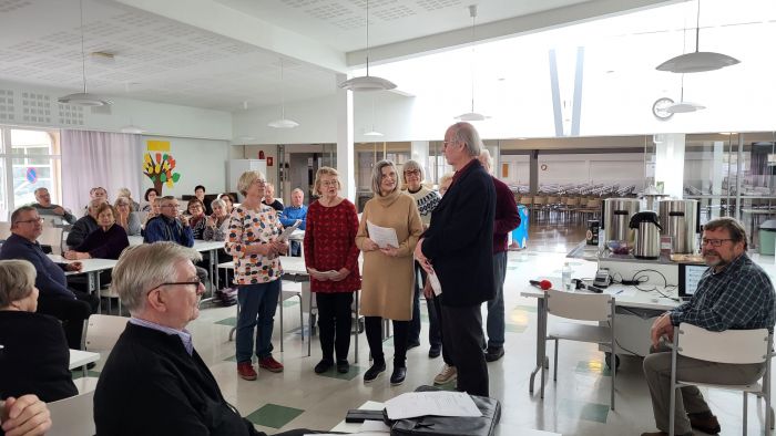 Pörriäisten lauluja kuunneltiin ja laulettiin mukana Keski-Suomen kotiseutulaulua.
