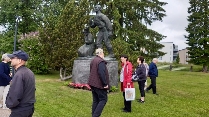 Saarijärven kierros
Paavo Nurmen patsas
