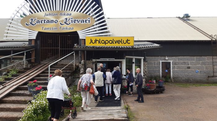 Kartano Kievari
Saapuminen Kartano Kevarin Buffetlounaalle
