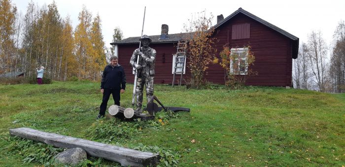 Kallioniemi rannasta katsottuna
