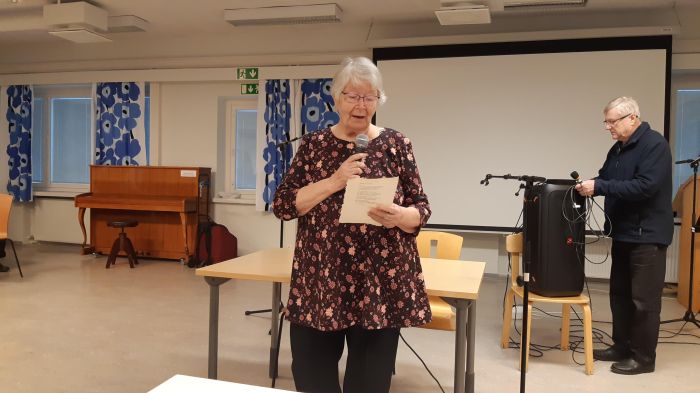 Sirpa Koponen lausui runon
