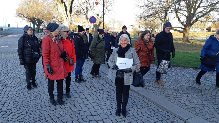 Pohjolan matkojen oppaan Satu Someron johdolla lähdettiin tutustumaan vanhaan kaupunkiin
