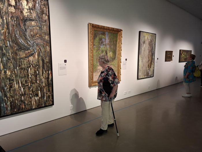 Kimmo Pyykön taidenäyttelyssä vierailtiin. 
