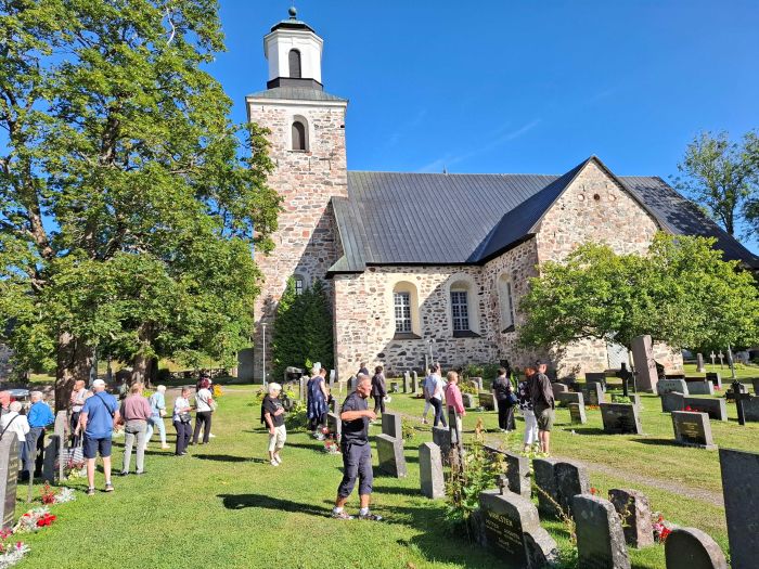 Kemiön keskiaikainen harmaakivikirkko.
