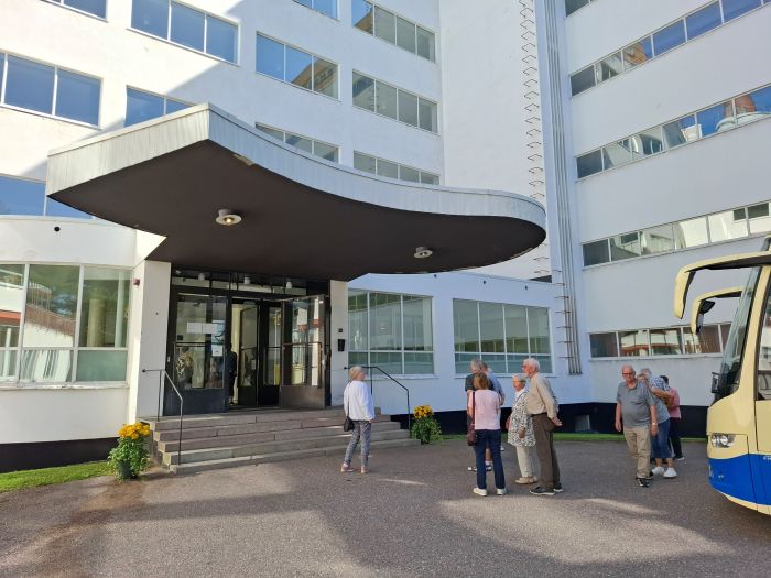 Saavuttiin Paimoin parantolaan.
