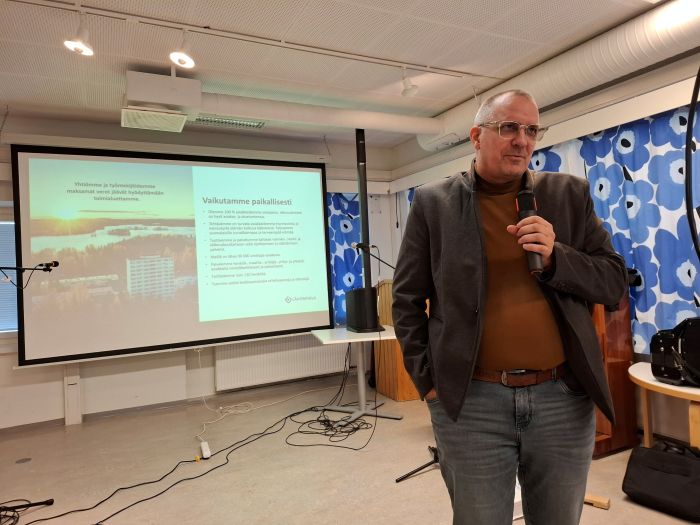 Tero Vanhatalo Lähi-Tapiolasta kertoi vakuutuksista
